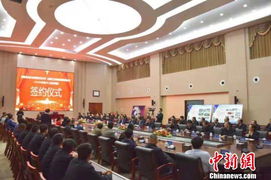 这是山西省单笔最大风力发电EPC合同。 裴泉鸽 摄 这是山西省单笔最大风力发电EPC合同。 裴泉鸽 摄