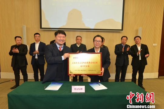 会议期间召开期现融合发展论坛、竞价交易模式融资业务研讨会、公路物流发展论坛,各界人士就煤炭期现业务对接、金融服务创新、物流体系建设等方面的热点问题进行探讨。 主办方供图 摄 会议期间召开期现融合发展论坛、竞价交易模式融资业务研讨会、公路物流发展论坛,各界人士就煤炭期现业务对接、金融服务创新、物流体系建设等方面的热点问题进行探讨。 主办方供图 摄